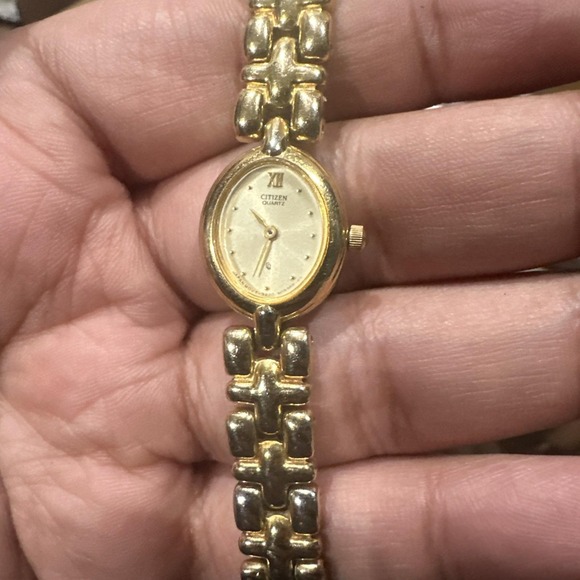 Works Citizen Watch Women 16mm Champagne Dial Gold Tone Oval New Battery Fit 6in - Picture 1 of 10